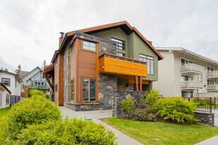 416 Banff Av in Banff, AB - Building Photo