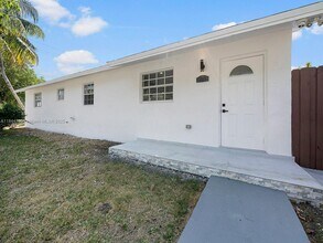 139 NE 17th St in Homestead, FL - Building Photo - Building Photo