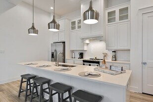 5048 Mooney Fls Dr in Bryan, TX - Building Photo