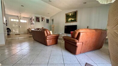 20118 NW 58th Pl in Hialeah, FL - Building Photo - Building Photo
