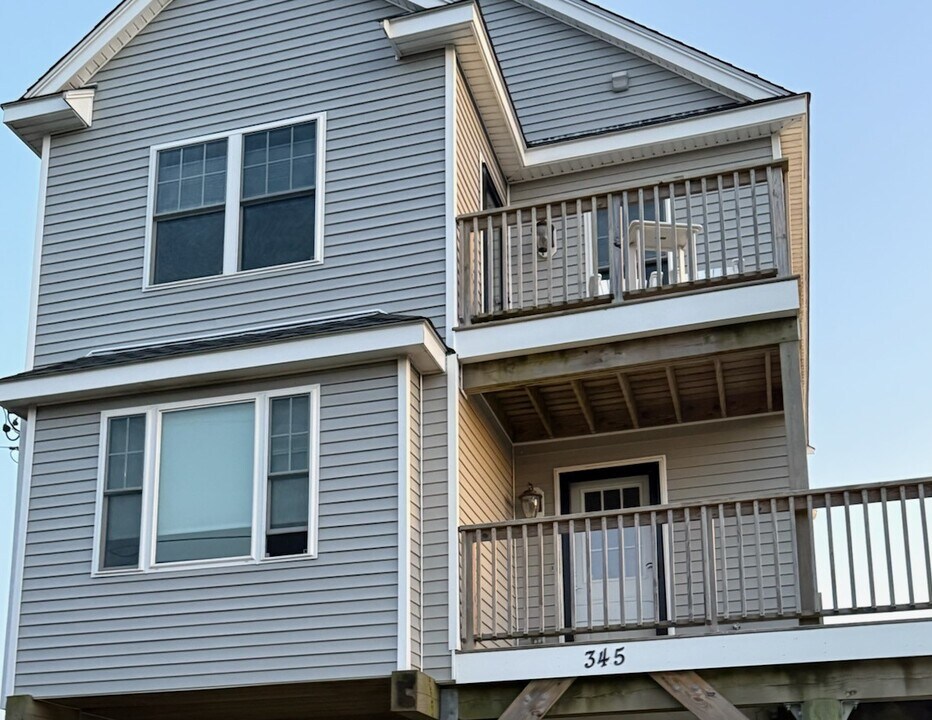 345 Plymouth Ave in Marshfield, MA - Foto de edificio