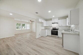 3105 Babin Dr in Texas City, TX - Building Photo - Building Photo