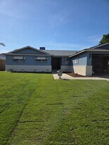 37 S Olive St in Lemoore, CA - Building Photo