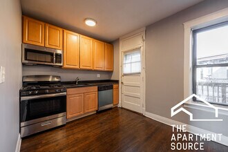 3602 W Sunnyside Ave, Unit 3 in Chicago, IL - Building Photo - Building Photo