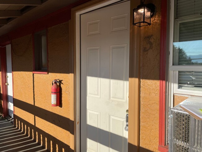 803 W 11th St in Medford, OR - Building Photo - Building Photo