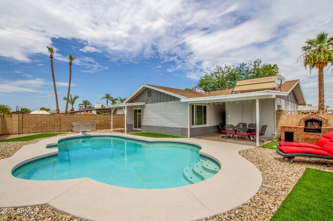 property at 1411 E Broadmor Dr