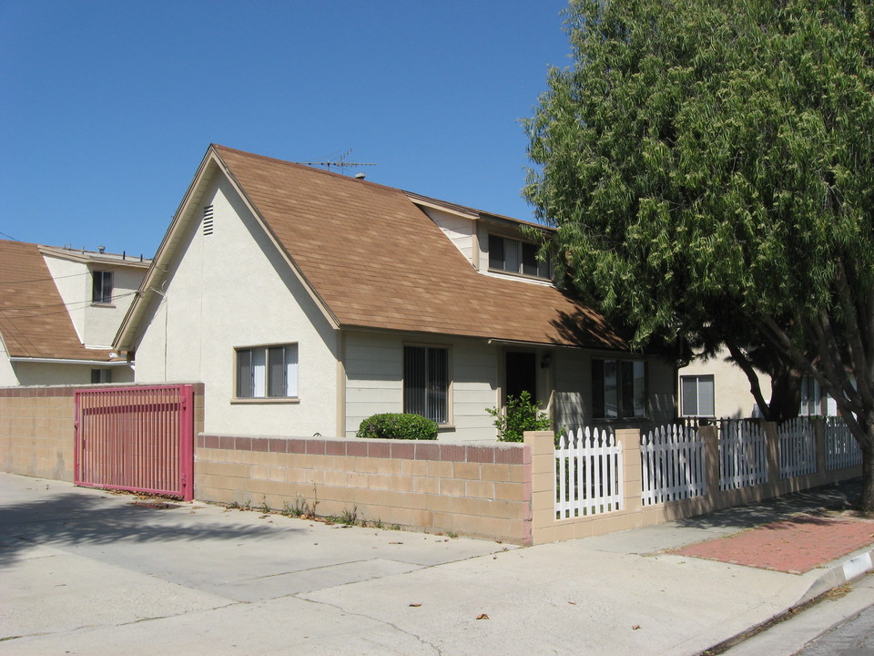 25127-25129 Oak St in Lomita, CA - Building Photo