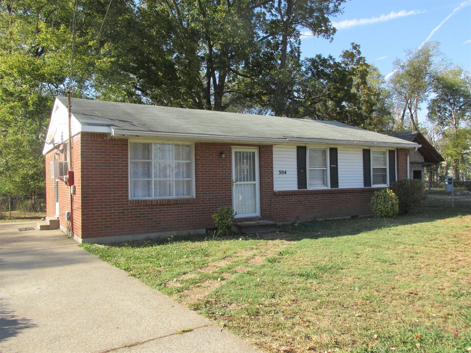 304 Walker St in Clarksville, TN - Building Photo