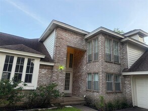 15111 New Hastings Dr in Houston, TX - Building Photo - Building Photo