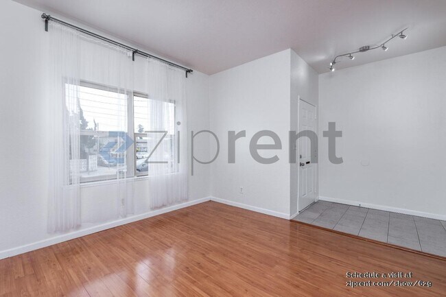 896 31st St in Oakland, CA - Building Photo - Building Photo