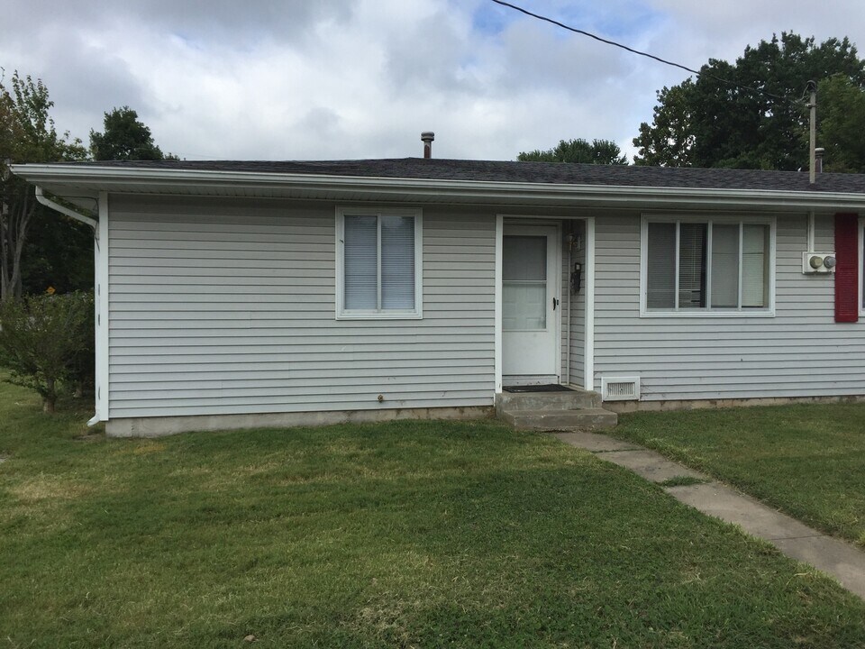 409 E Downing St in Springfield, MO - Building Photo