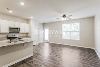 1053 Woodbridge Blvd in Lebanon, TN - Foto de edificio - Building Photo