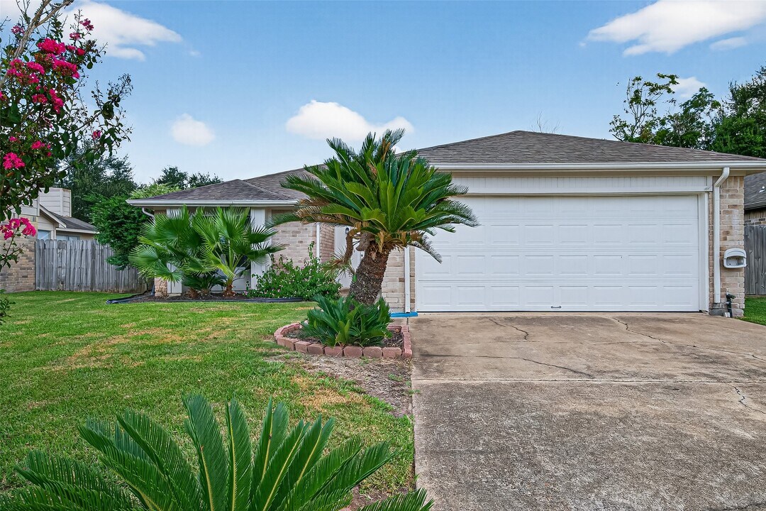 3403 Hillstone Dr in Sugar Land, TX - Building Photo