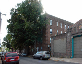 King's Manor Apartments in Philadelphia, PA - Building Photo - Building Photo