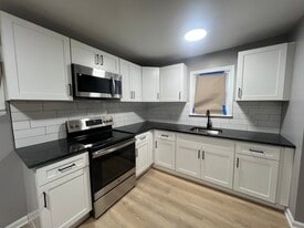 1018 W 8th St in Chester, PA - Building Photo