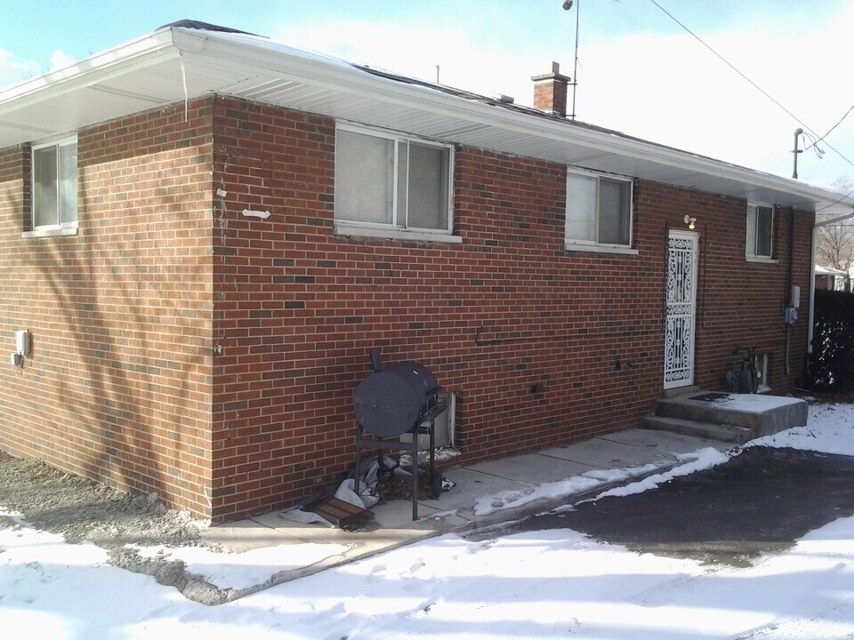 1821 W 19th Ave in Gary, IN - Building Photo