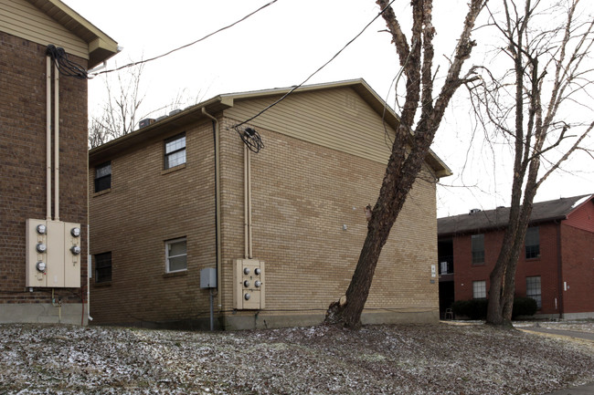 8507 Standing Oak Dr in Louisville, KY - Foto de edificio - Building Photo