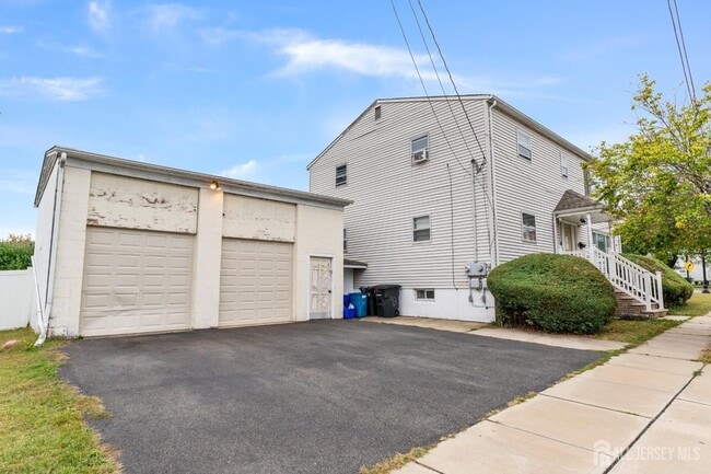 43 Orchard St in Carteret, NJ - Building Photo - Building Photo