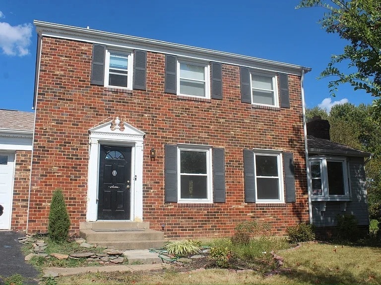 750 Hickory Ct in Herndon, VA - Building Photo
