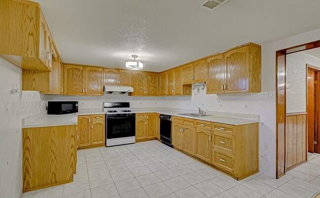 36 Ludgate Dr in Toronto, ON - Building Photo - Building Photo