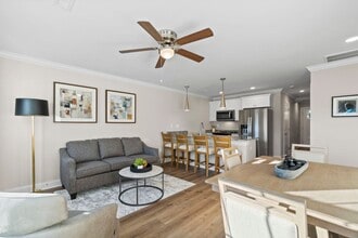 1006 10th St NE in Hickory, NC - Building Photo - Building Photo