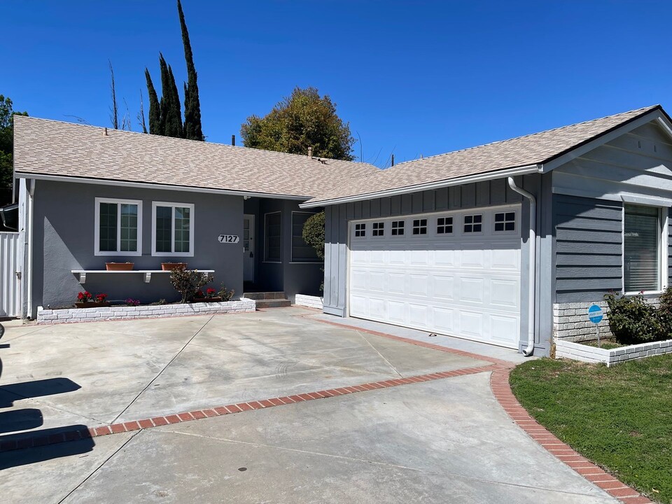 7127 Whitaker Ave in Los Angeles, CA - Building Photo