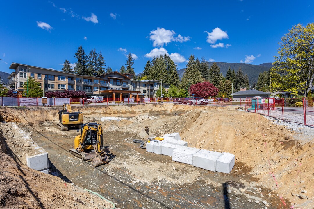 3175 Canfield Cres in North Vancouver, BC - Building Photo
