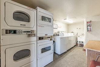 Figueroa Gardens in Los Angeles, CA - Building Photo - Building Photo