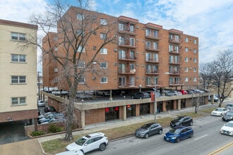 7830 W North Ave in Elmwood Park, IL - Foto de edificio - Building Photo