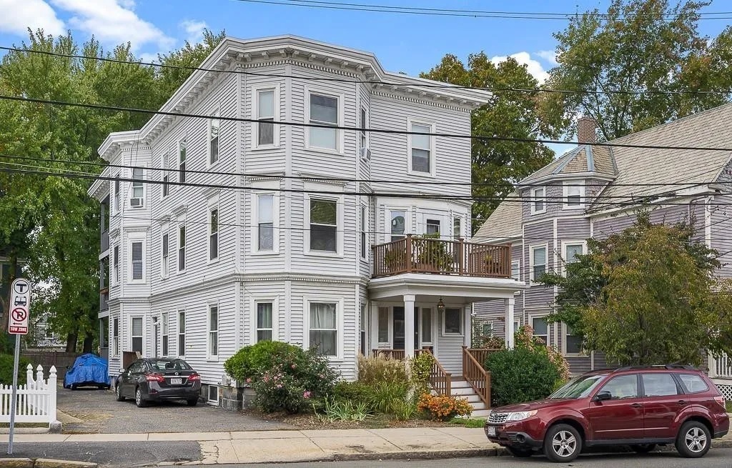 106 College Ave, Unit 1 in Somerville, MA - Foto de edificio