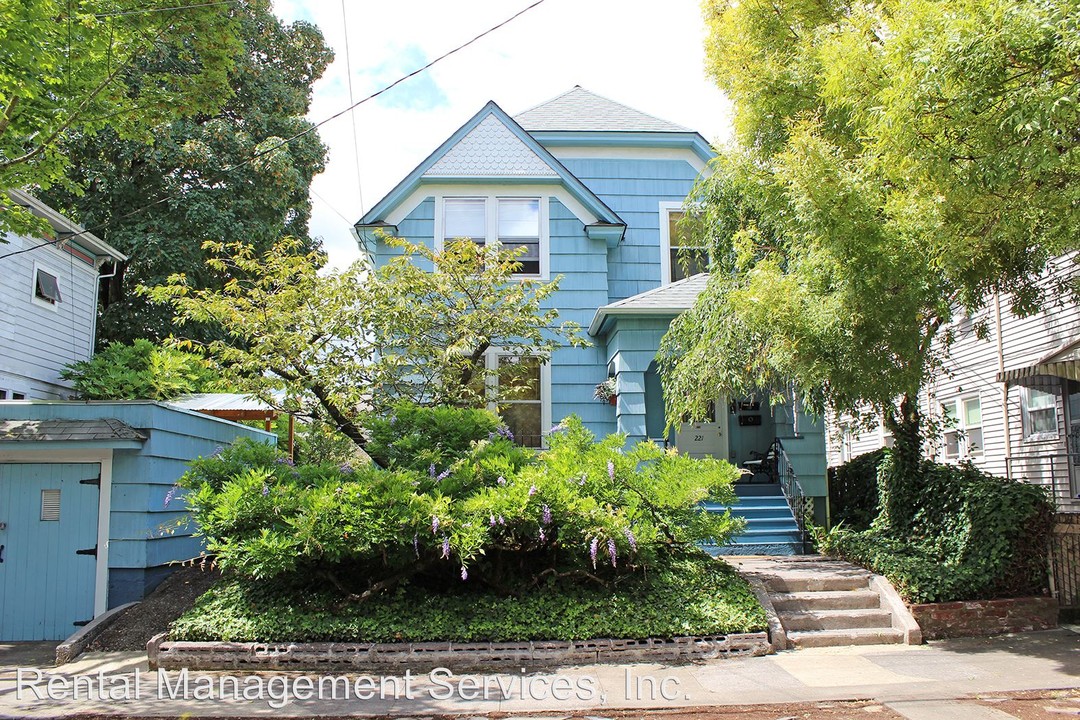 221 SE 15th Ave-Unit -A - B in Portland, OR - Foto de edificio