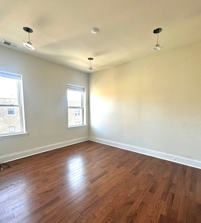 1155 W Lunt Ave, Unit 3 in Chicago, IL - Foto de edificio - Building Photo