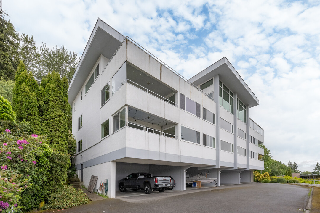 Blue Sky Vista in Mercer Island, WA - Foto de edificio