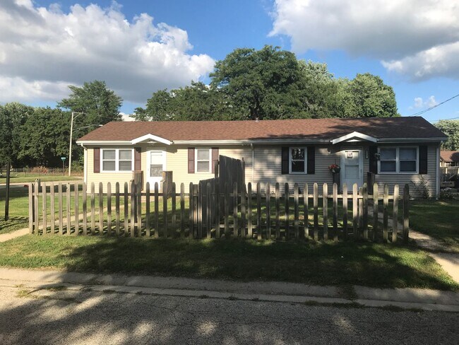 4207 &amp; 4205 8th st in Rockford, IL - Foto de edificio - Building Photo