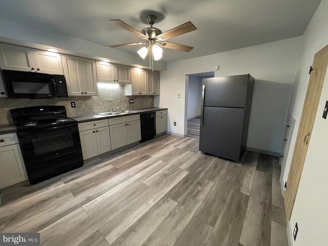 105 Spring Garden St in Leesport, PA - Building Photo - Building Photo