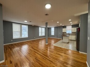 610 Devon St in Kearny, NJ - Building Photo - Building Photo