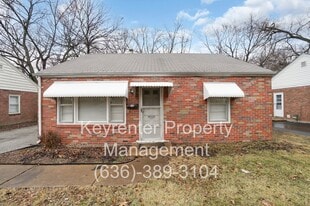 1045 N New Florissant Rd in Florissant, MO - Building Photo