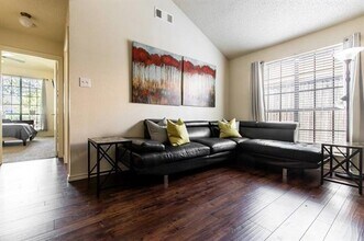 6236 Winton St in Dallas, TX - Foto de edificio - Building Photo