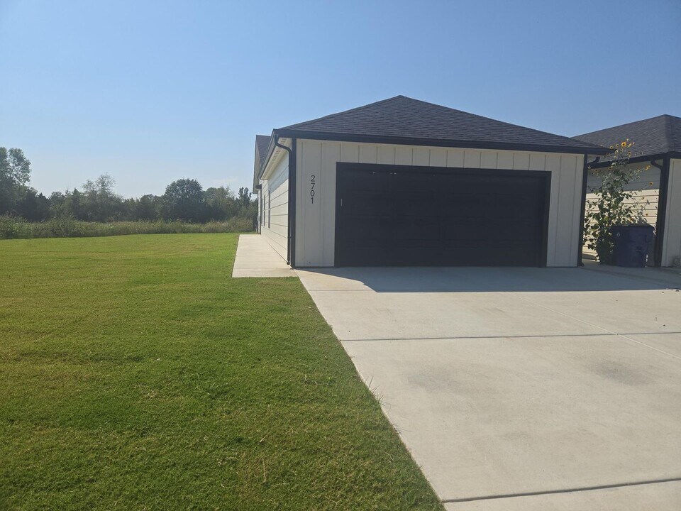 2701-2703 S Greenleaf St in Wichita, KS - Building Photo