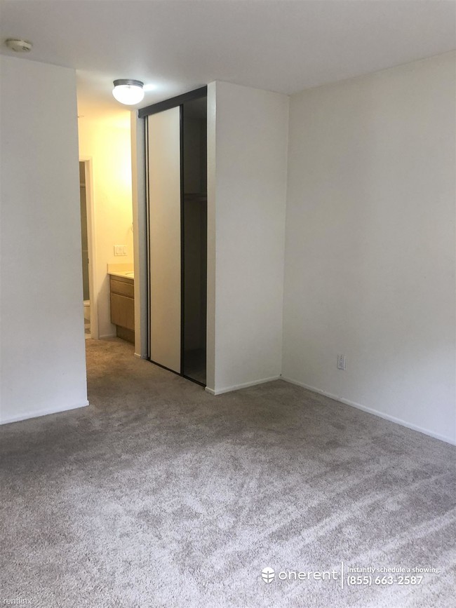 10307 Azuaga St-Unit -Unit 26 in San Diego, CA - Building Photo - Building Photo
