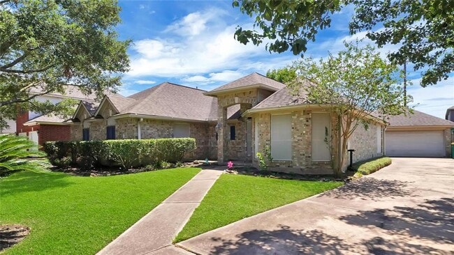 3412 Glastonbury Dr in Pearland, TX - Building Photo - Building Photo
