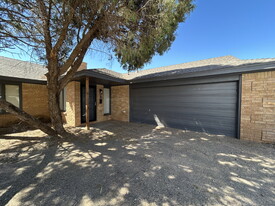 6806 4th St in Lubbock, TX - Building Photo