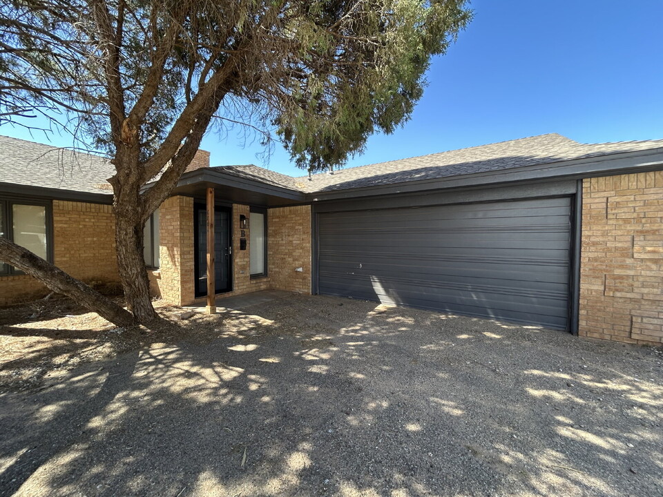 6806 4th St in Lubbock, TX - Building Photo