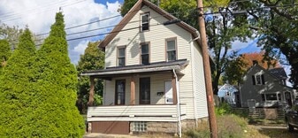 1258 Minerva Ct NW in Canton, OH - Building Photo