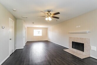 12202 Greencanyon Dr in Houston, TX - Building Photo - Building Photo