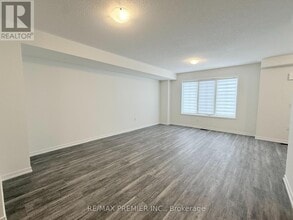 14 Kingbird Cmn in Cambridge, ON - Building Photo - Building Photo