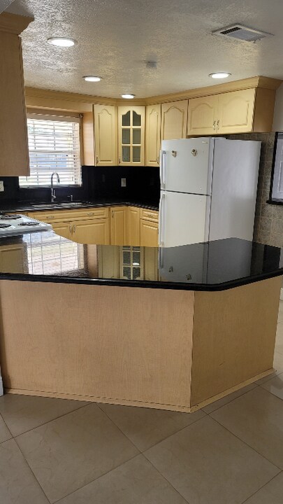 6410 N Hubert Ave in Tampa, FL - Building Photo