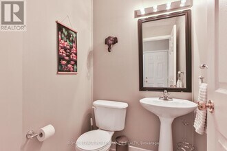 13 College Cir in Ottawa, ON - Building Photo - Building Photo