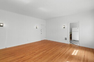 6282 Commodore Sloat Dr in Los Angeles, CA - Building Photo - Building Photo