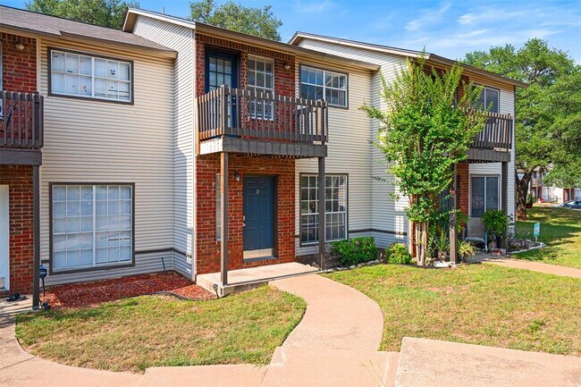 property at 1815 River Crossing Cir